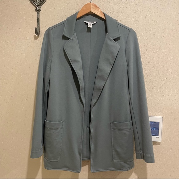 Athleta Eastbound Knit Blazer in Minimalist Gray Sage Green size 10 - Picture 2 of 8